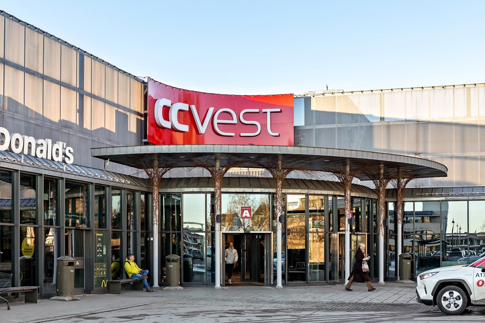 CC vest tilbyr et bredt utvalg butikker, cafeér og helsetjenester Galleribilde
