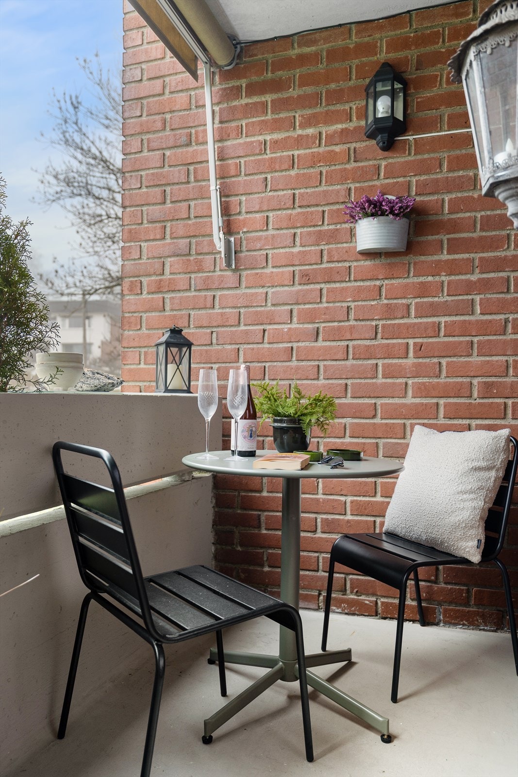 Balkongen har gode solforhold fra ca 14:00-tiden på sommermånedene Galleribilde