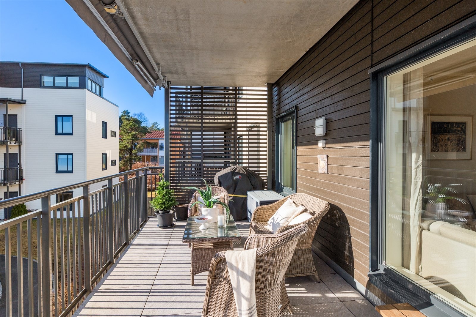 Her kan du nyte godværsdager sammen med utsikten mot nærområdet. Galleribilde