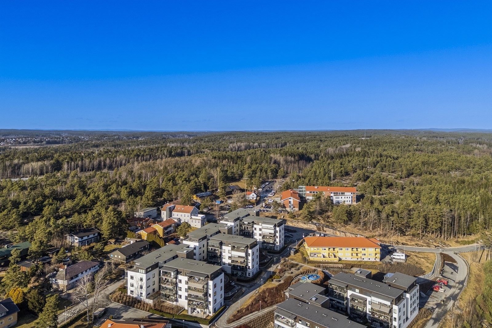 Flere skoler og barnehager innen gang- og sykkelavstand. Galleribilde