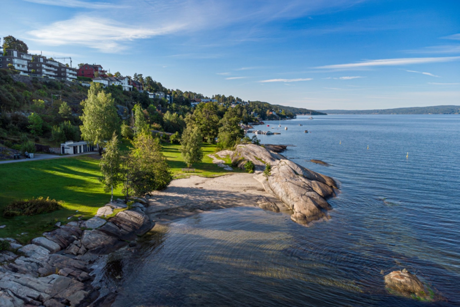 Hvervenbukta i fin avstand med flotte bademuligheter. Galleribilde