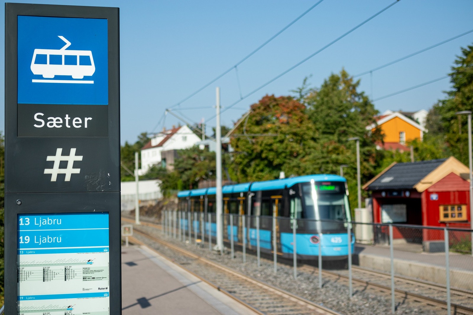 Nærområde har god kollektiv transport med bl.a trikken som tar deg til sentrum på ca 20 minutter. Galleribilde