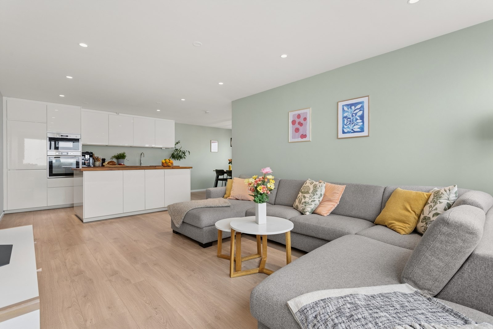 Sigrid Seim v/DNB Eiendom har gleden av å presentere en nydelig utsiktsleilighet i Haugerudveien 84! Galleribilde