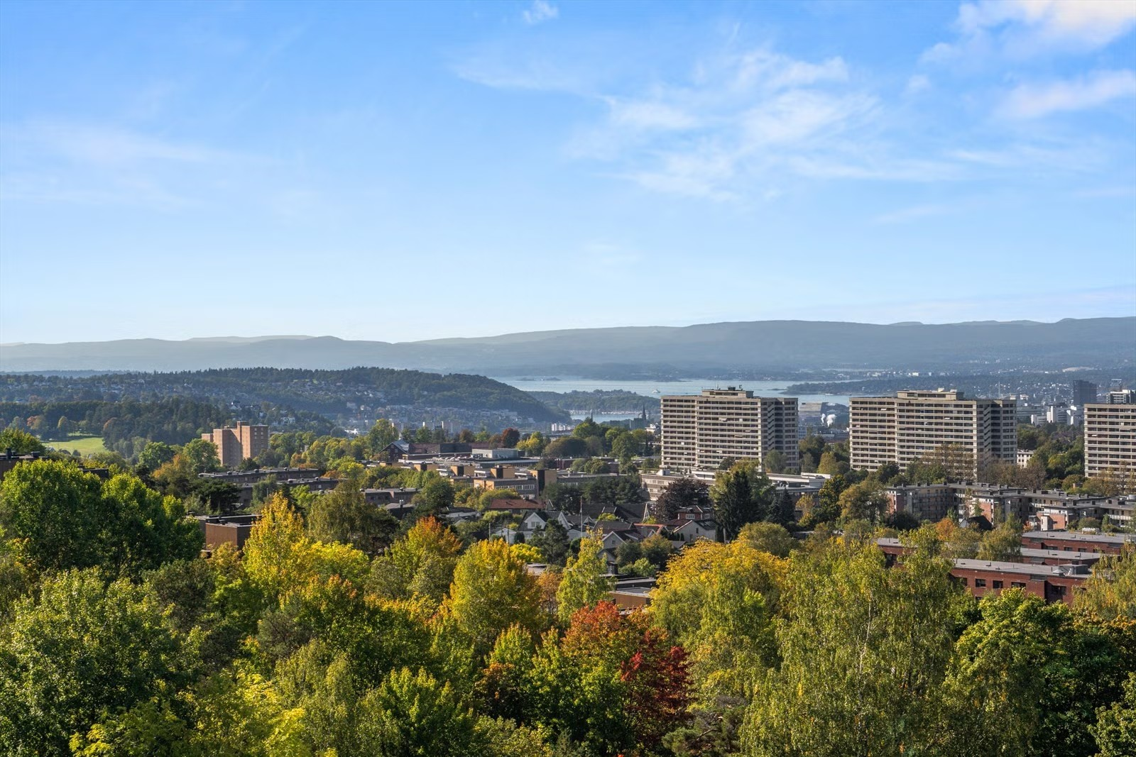 Her kan du nyte den fantastiske utsikten over Oslo by helt ned til fjorden, uten innsyn fra naboer eller forbipasserende. Galleribilde