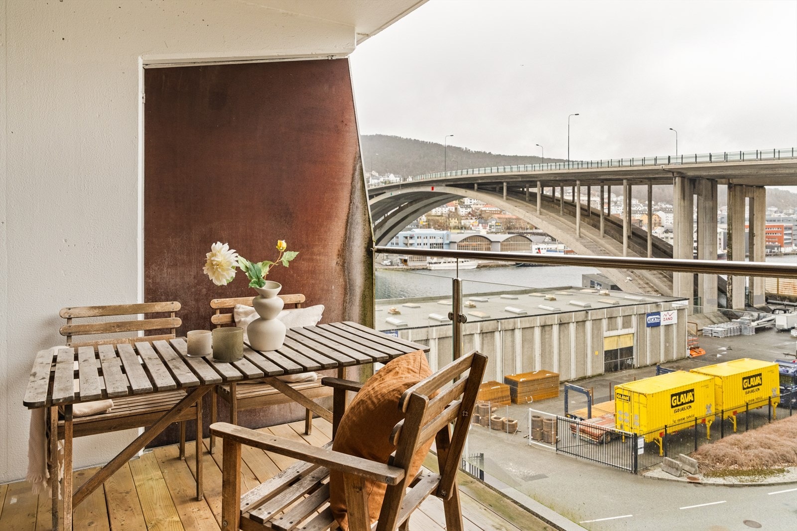 Her har du kveldssol og utsikt mot Puddefjorden. Galleribilde