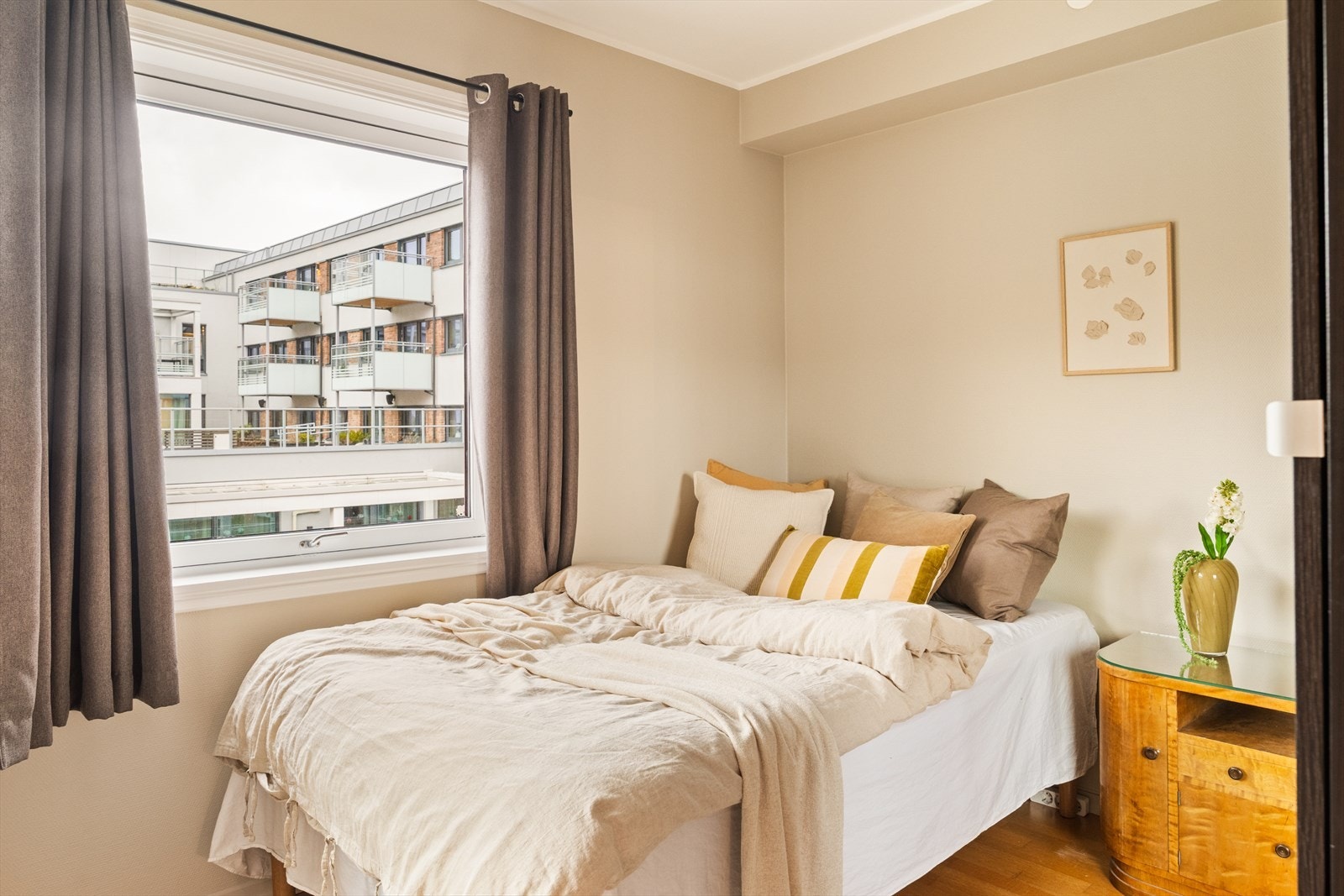 Alle rommene er malt i tidsriktige farger. Galleribilde