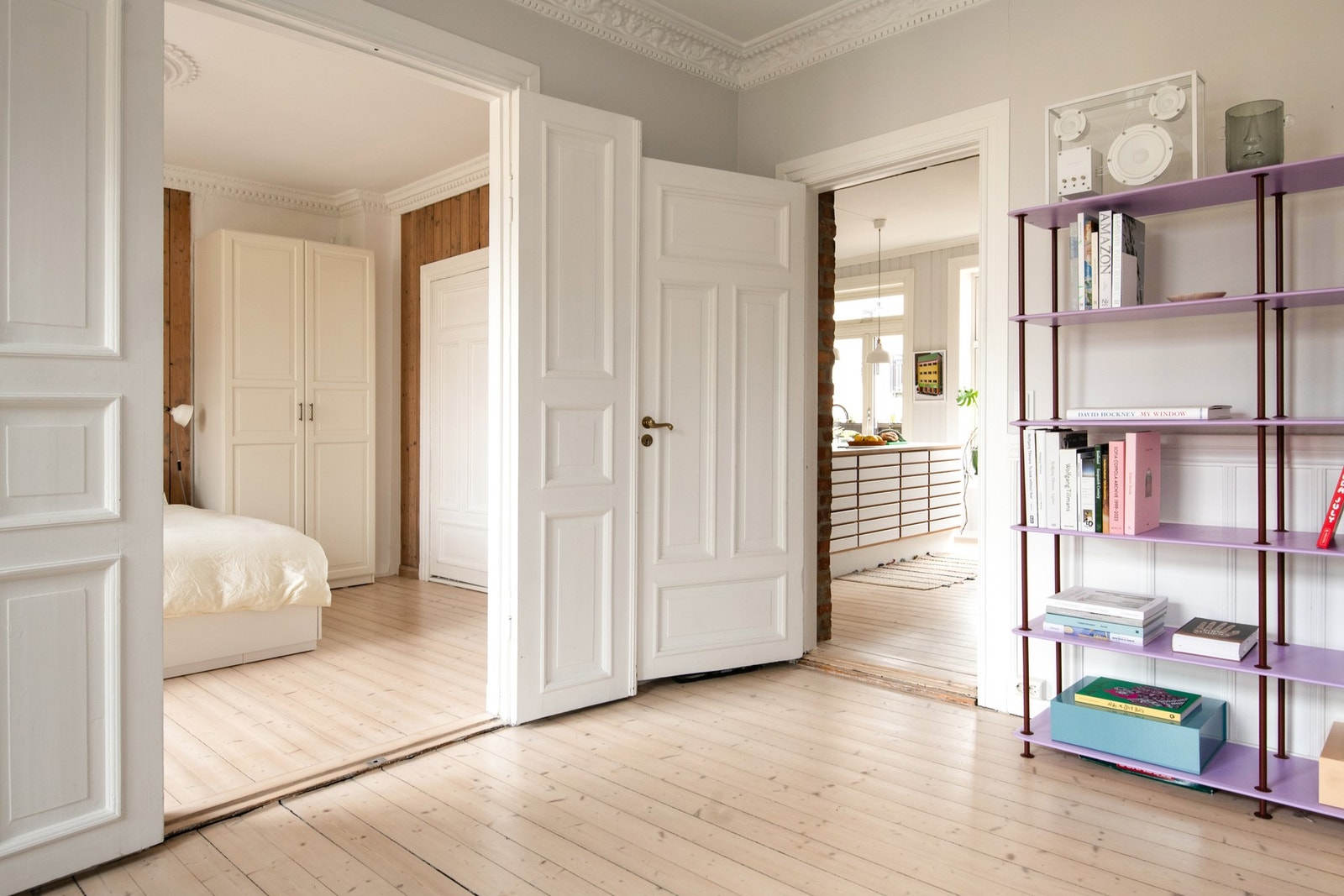 Leiligheten har en flott intern beliggenhet i 4.etasje- innenfor gangavstand finner du en rekke turområder, grøntarealer og restauranter Galleribilde