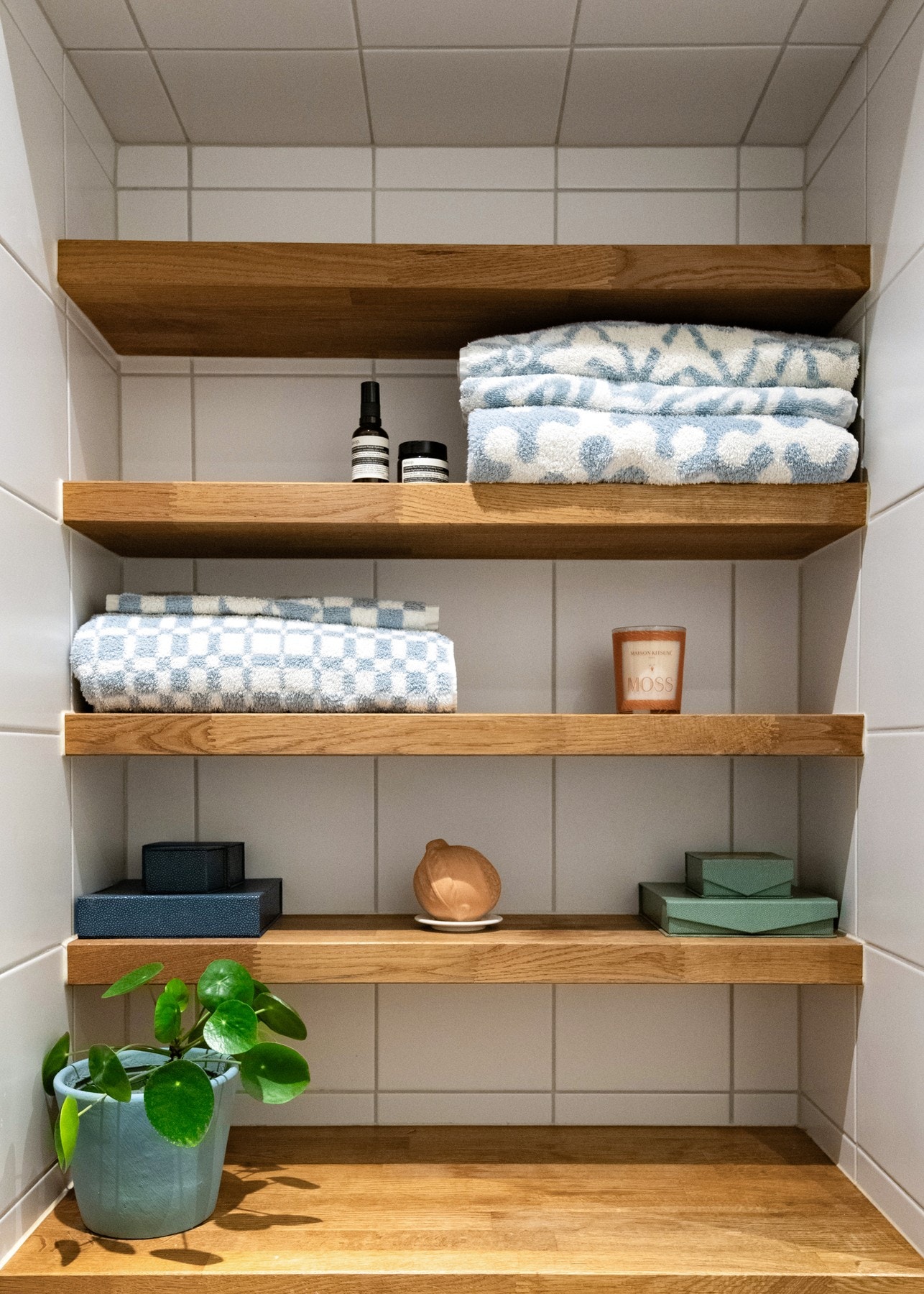 Hyllenisje for oppbevaring Galleribilde