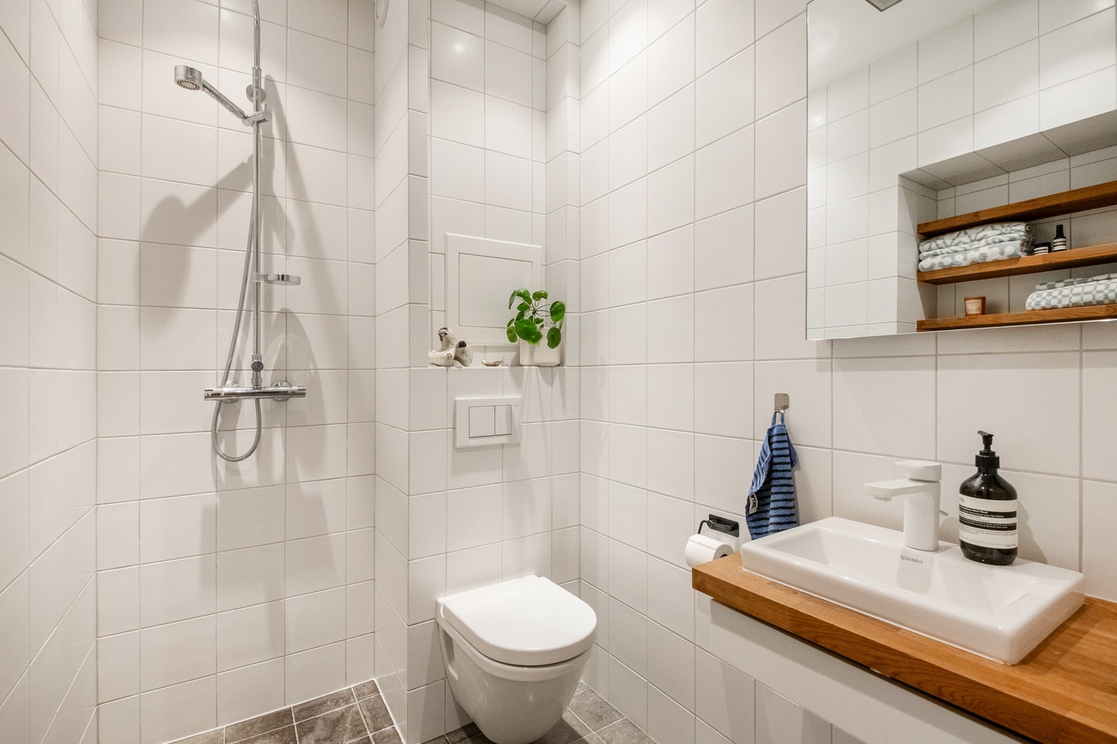 Baderommet ble pusset opp i 2014 og holder en pen standard Galleribilde