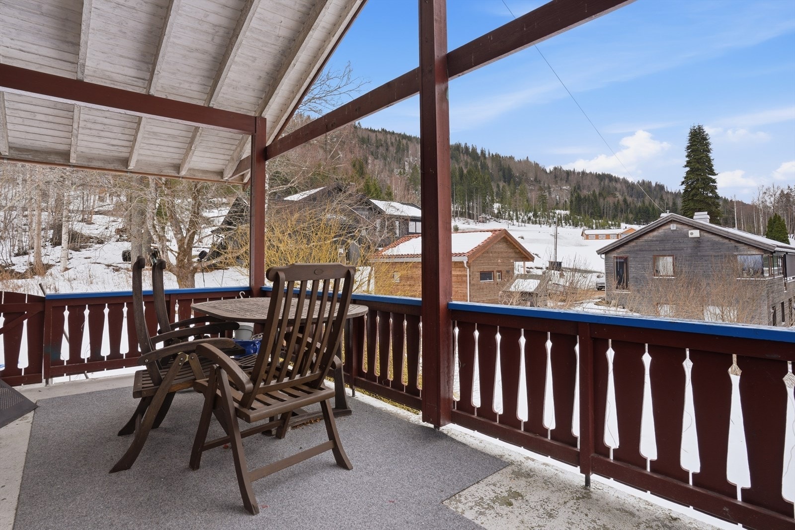 Takoverbygd terrasse. Taket er ikke søkt om og godkjent oppført. Galleribilde