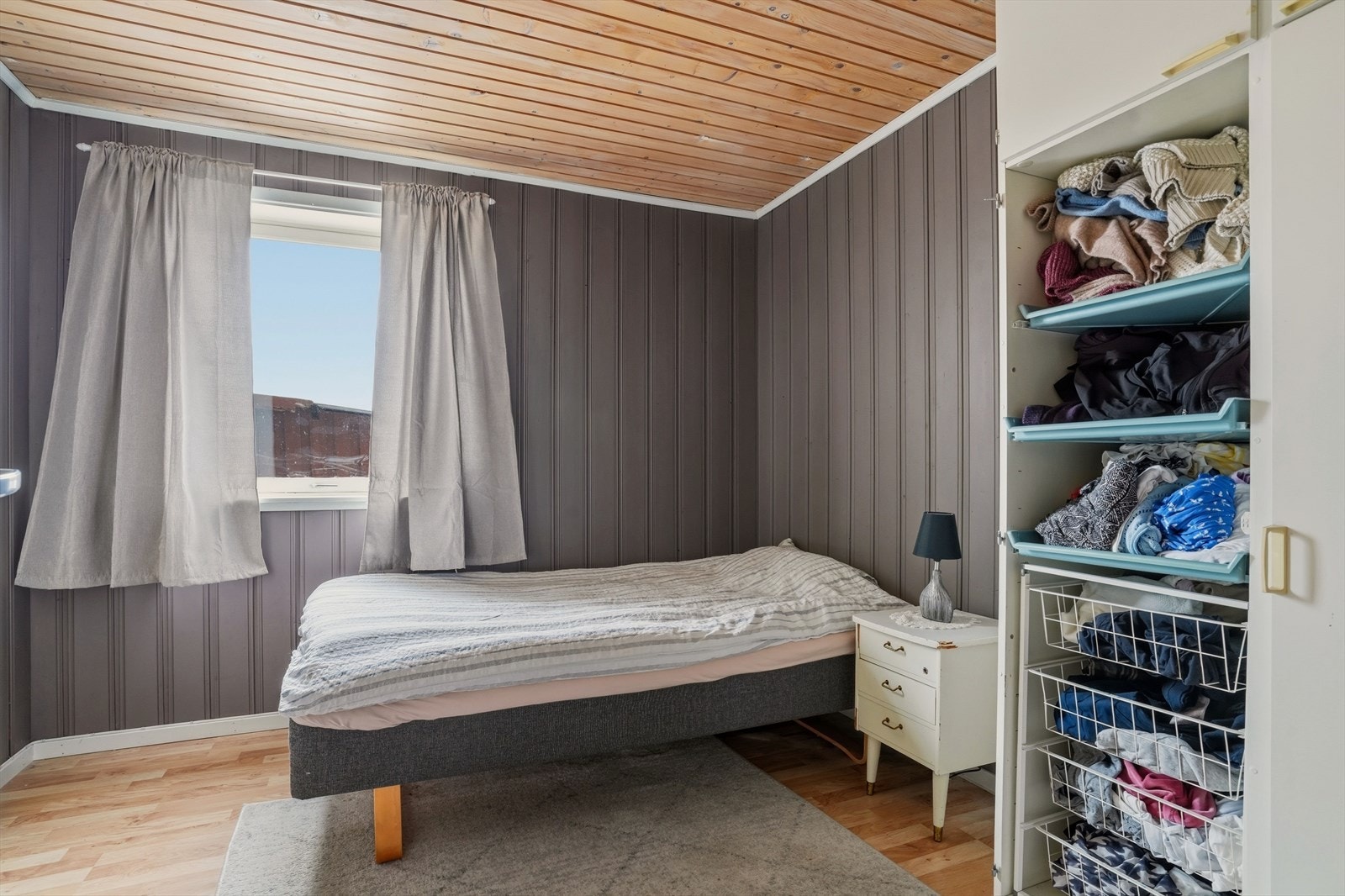 Soverom u. etasje. Galleribilde