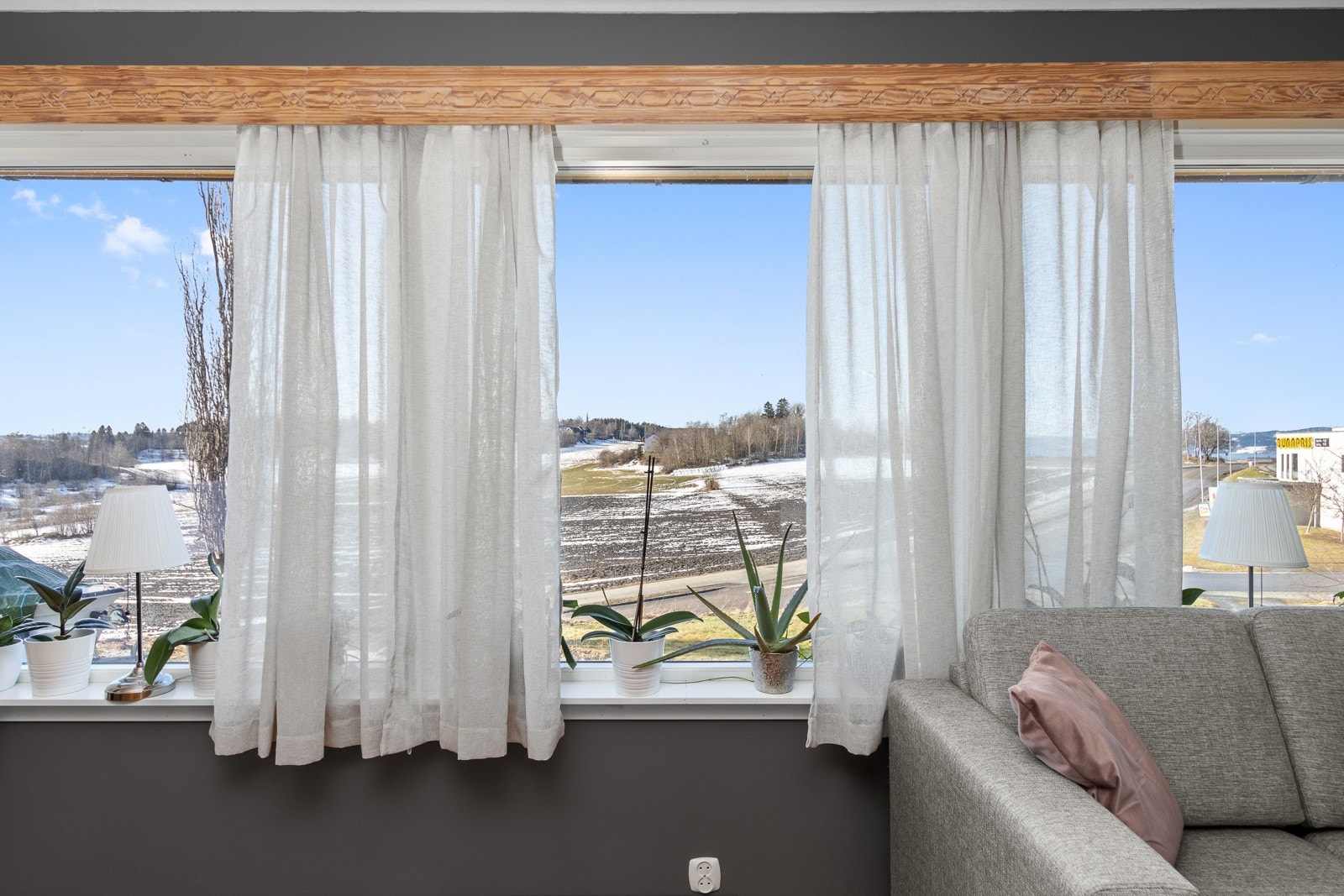 Utsikt mot fjorden, Hestøya og Nesset. Galleribilde