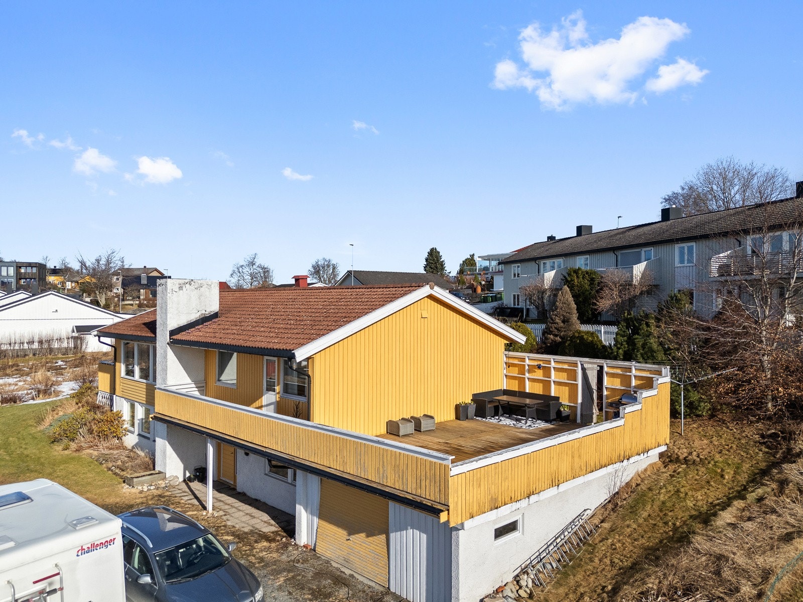 Flere solrike uteplasser med sol fra tidlig formiddag til sent på kveld. Galleribilde