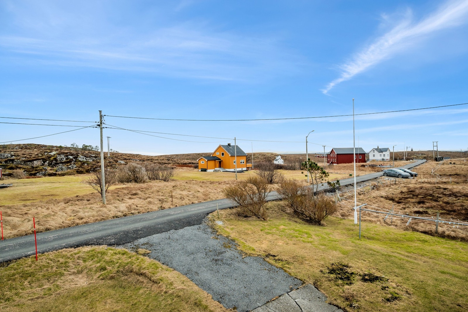 Mausund tredelt barne- og ungdomsskole, idrettsanlegg og dugnadsbygd svømmehall. Galleribilde