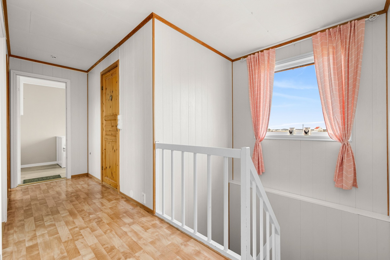 Videre tar vi turen ned i boligens underetasje. Galleribilde