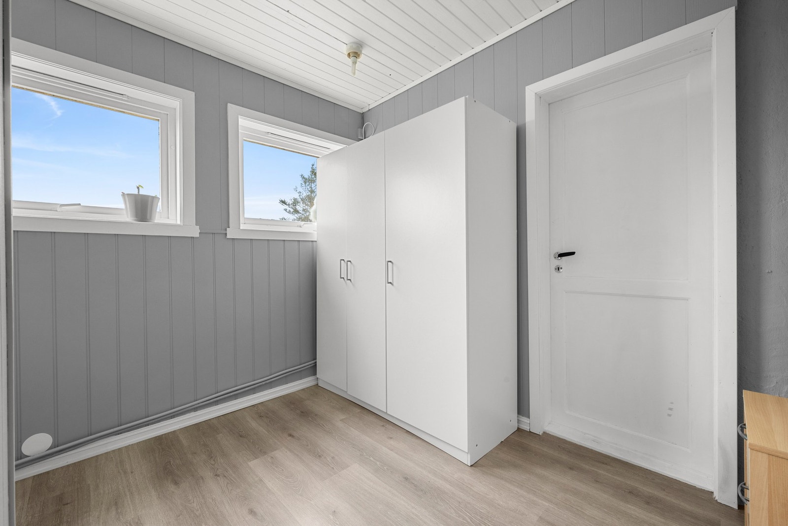 Boligen har to boder i underetasjen som gir rikelig med oppbevaringsmuligheter. Galleribilde