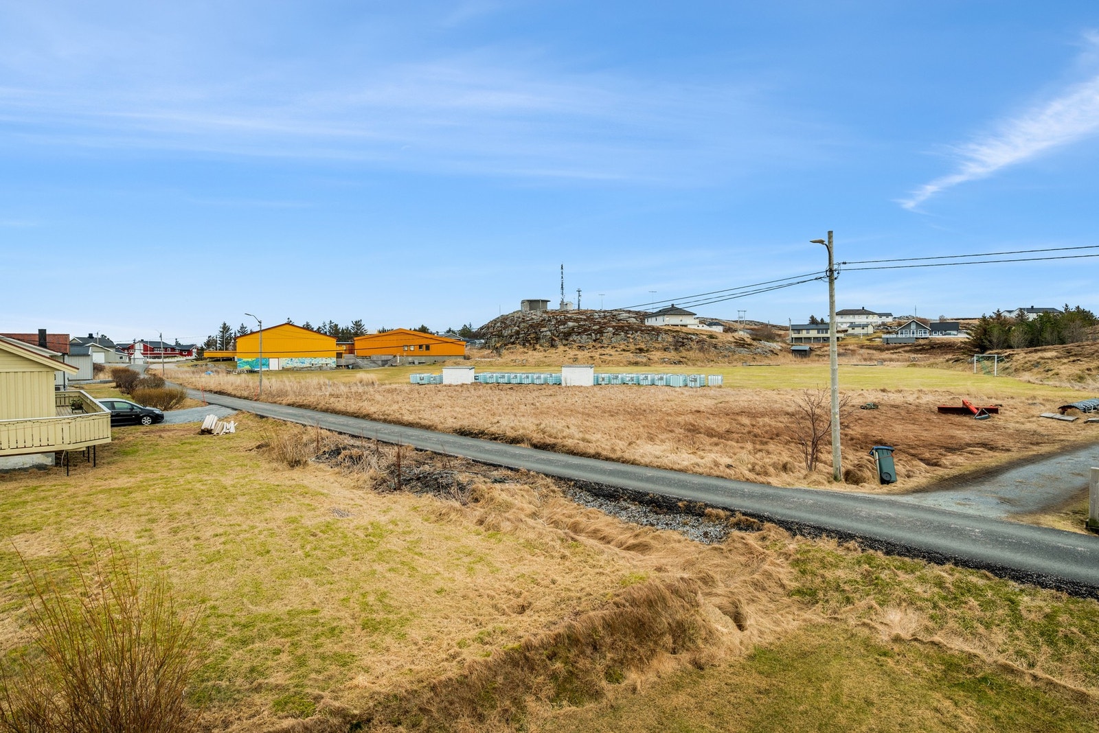 Parkering i garasje, samt på egen tomt. Galleribilde