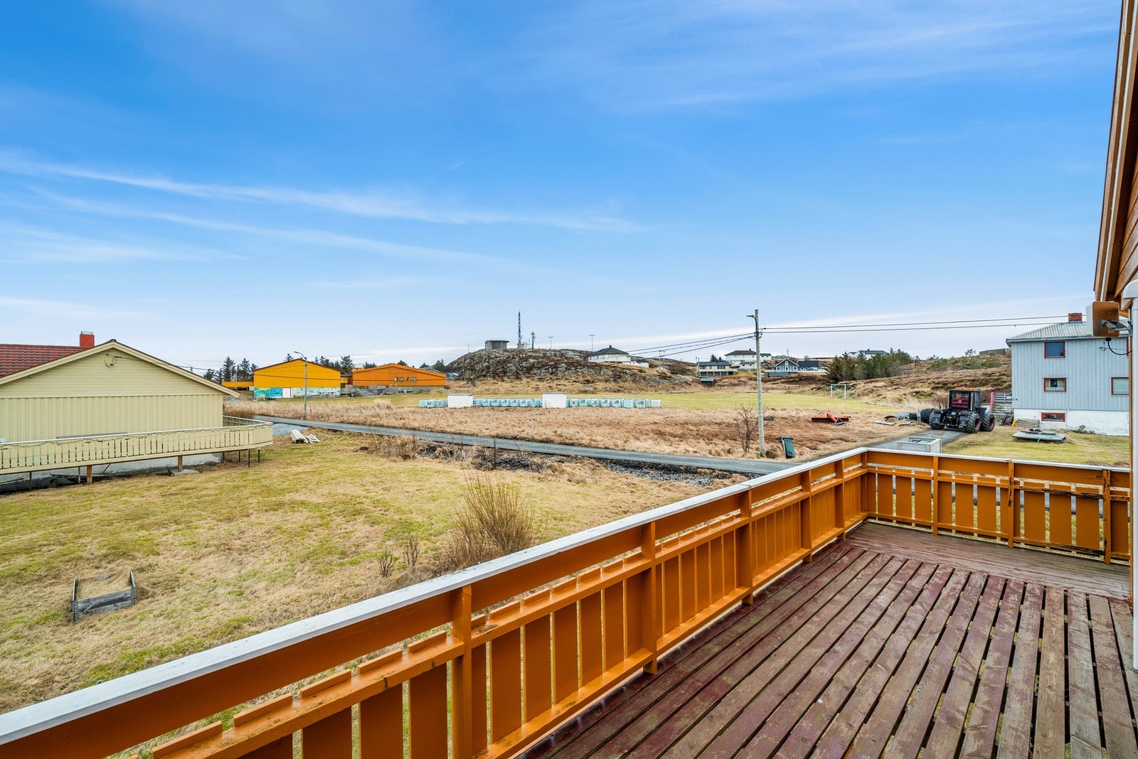 Herer det god plass til utemøbler og tilhørende møblement. Her kan man samle til både store og små sammenkomster. Galleribilde