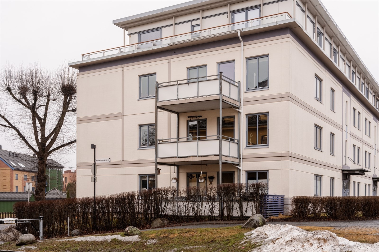 Sameiet består av 21 eierseksjoner og har en sentral beliggenhet. Galleribilde