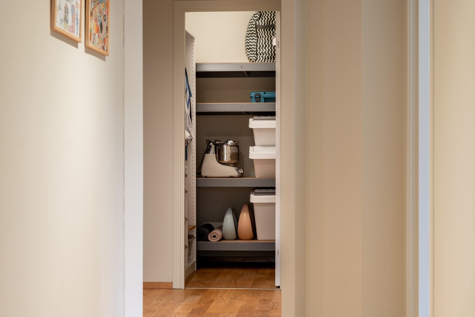 Sist, men ikke minst - en praktisk innvendig bod. Galleribilde