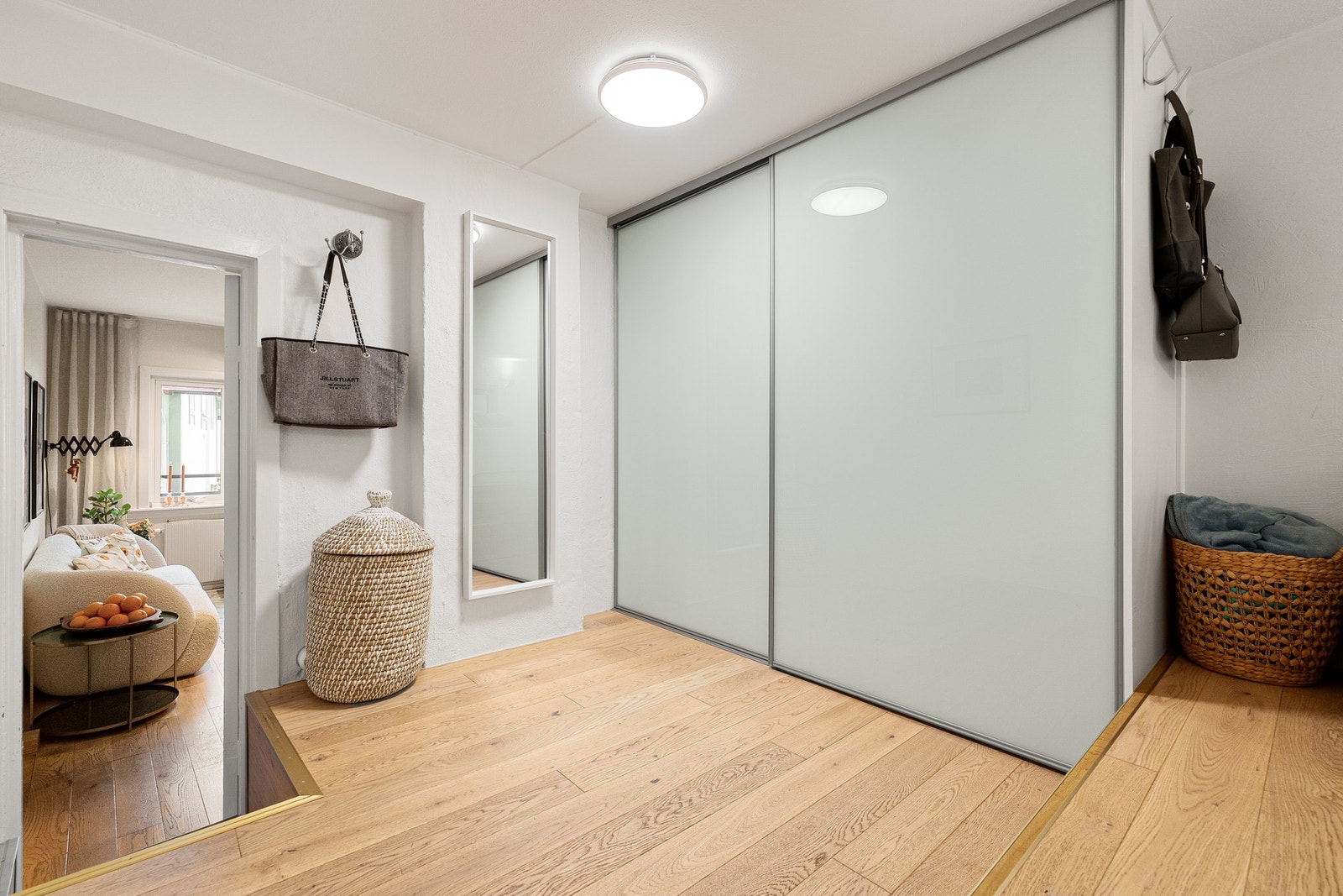 Innredet rom som i dag benyttes som soverom. Det er etablert skyvedørsgarderobe med gode oppbevaringsmuligheter. Galleribilde