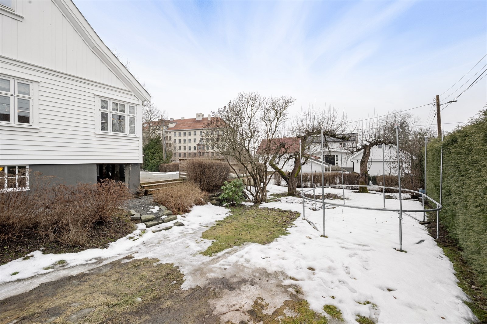 Tomten er relativt flat og lett å vedlikeholde. Galleribilde