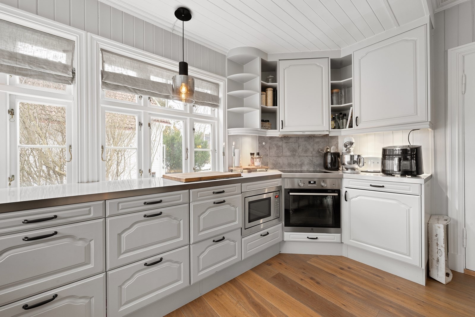 Godt med skap- og benkeplass Galleribilde