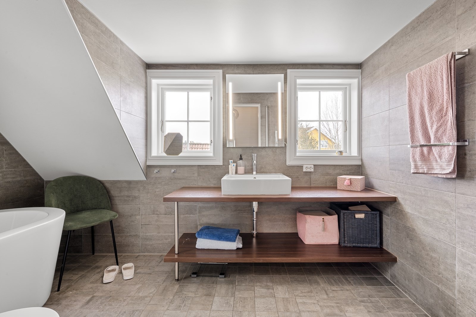 Hovedsoverommet har eget bad Galleribilde