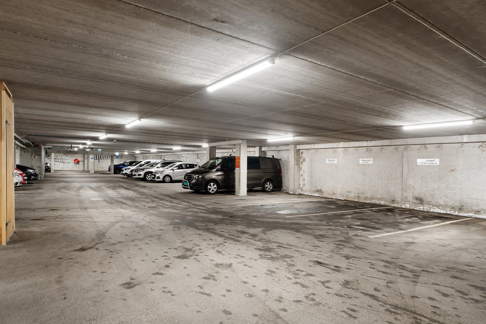 Parkering i lukket garasjeanlegg. Galleribilde