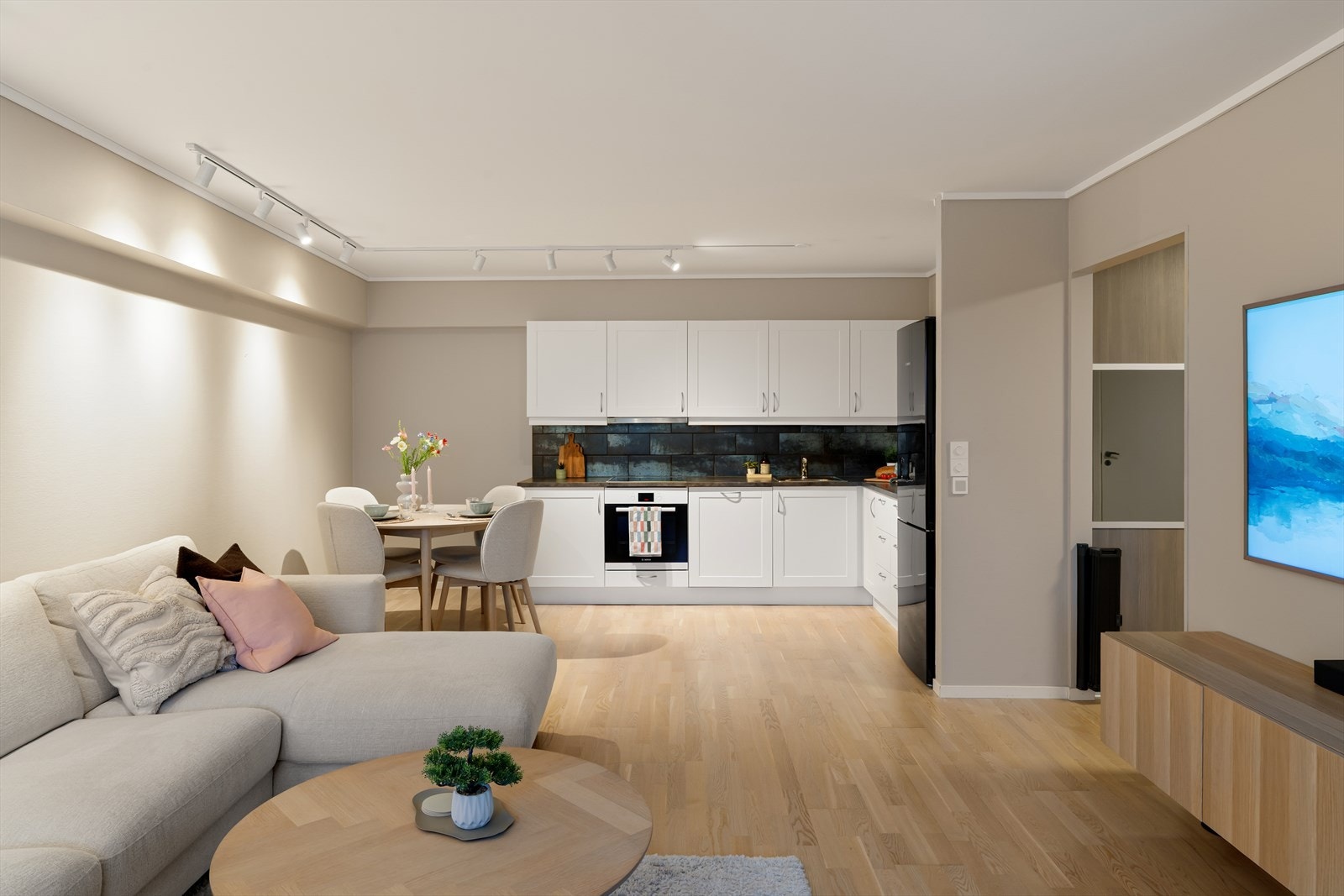 Det er god plass til et spisebord. Galleribilde