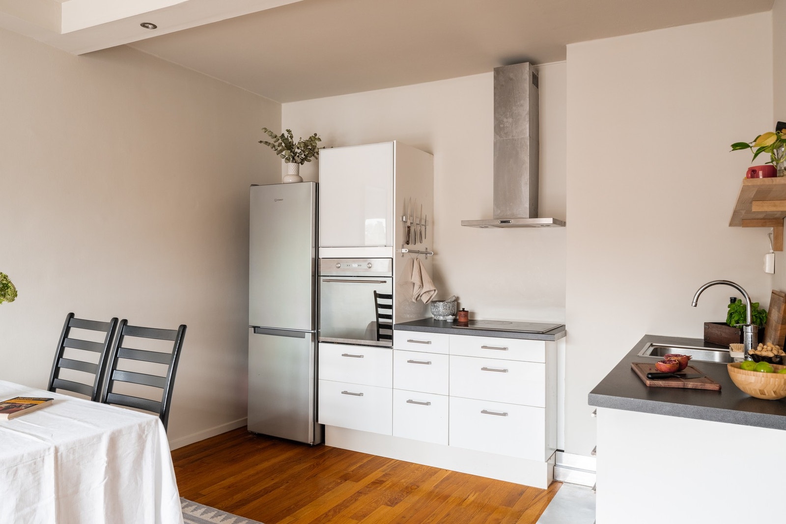 Hele rommet er malt i 2026 Galleribilde