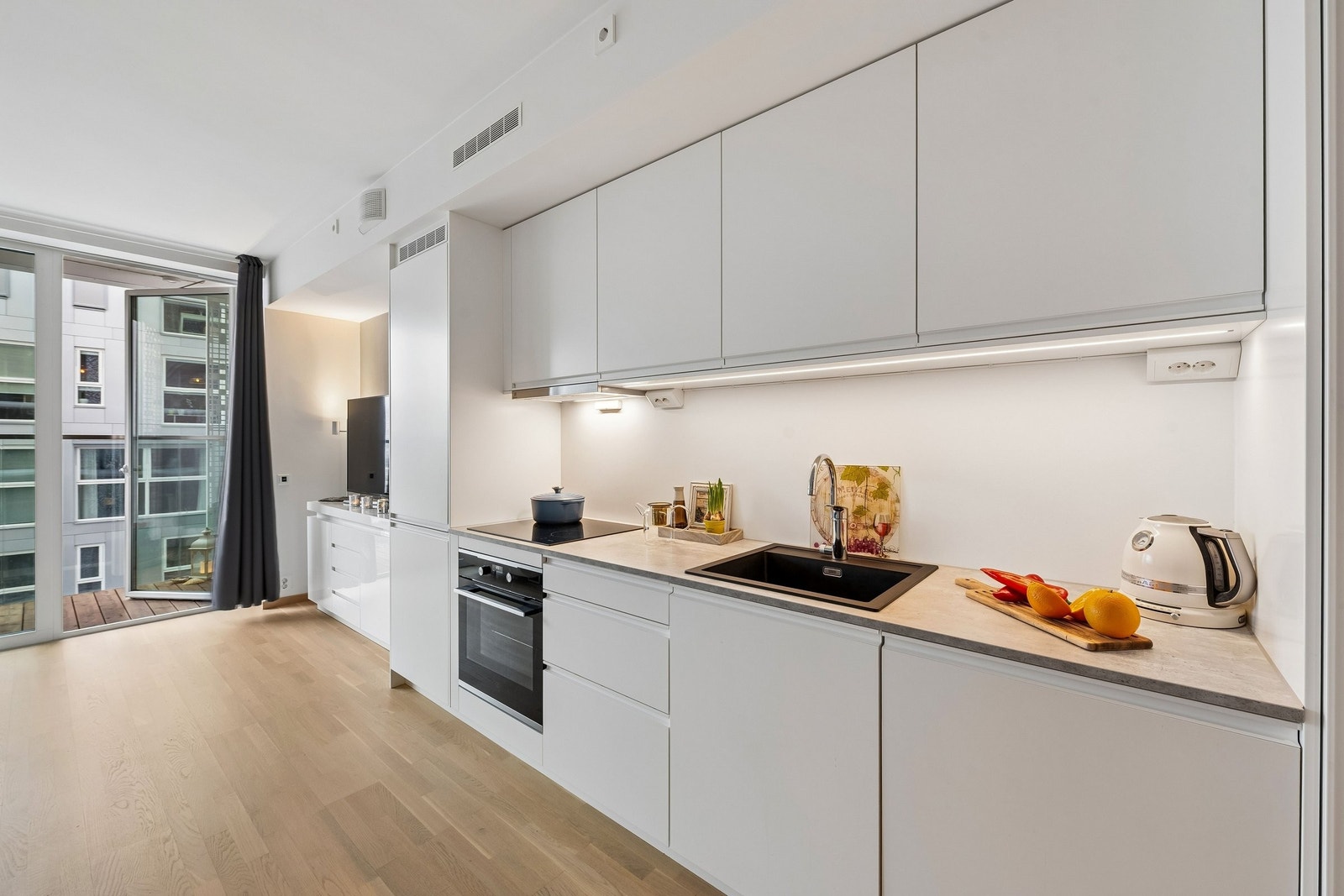 Moderne og arealeffektiv kjøkken Galleribilde