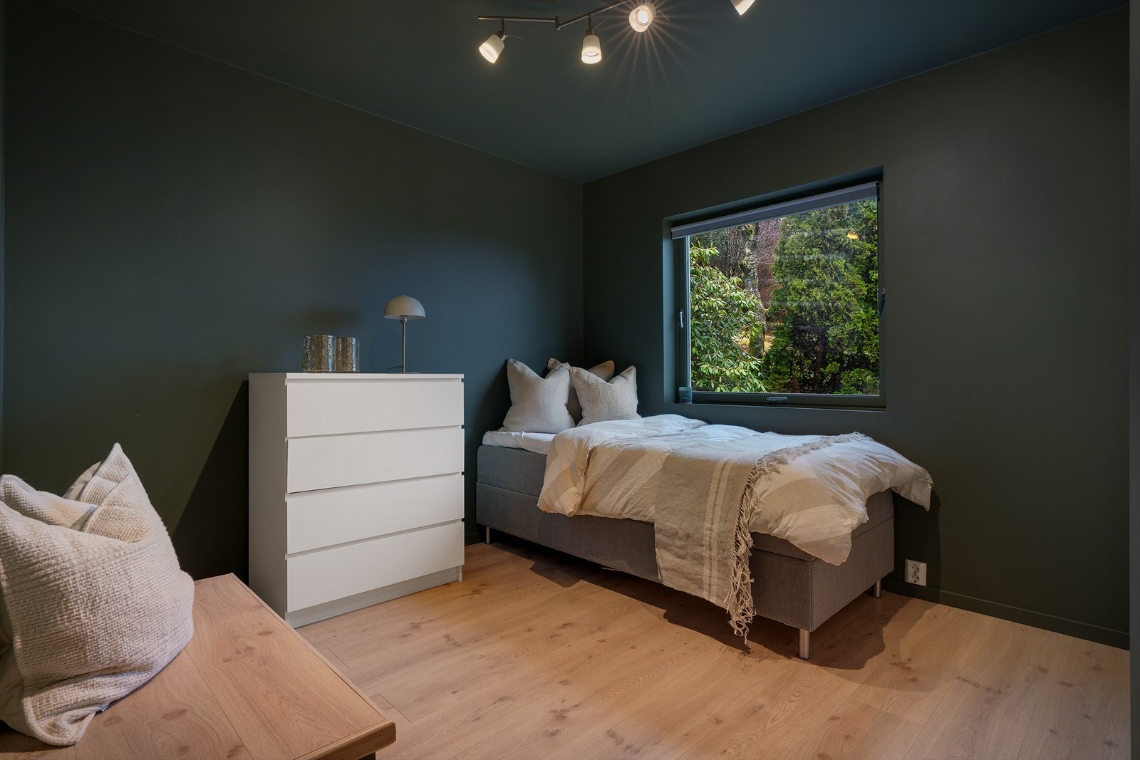 - Soverommet måler 9,8m² og kan enkelt innredes med både dobbeltseng og garderobe - Galleribilde