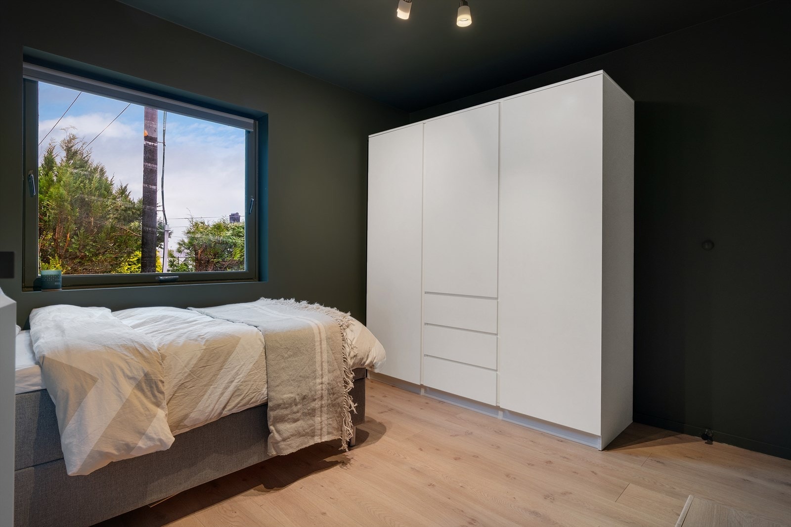 - Rommet har varmekabler i gulv! Garderobeskapet medfølger handelen helt kostnadsfritt - Galleribilde