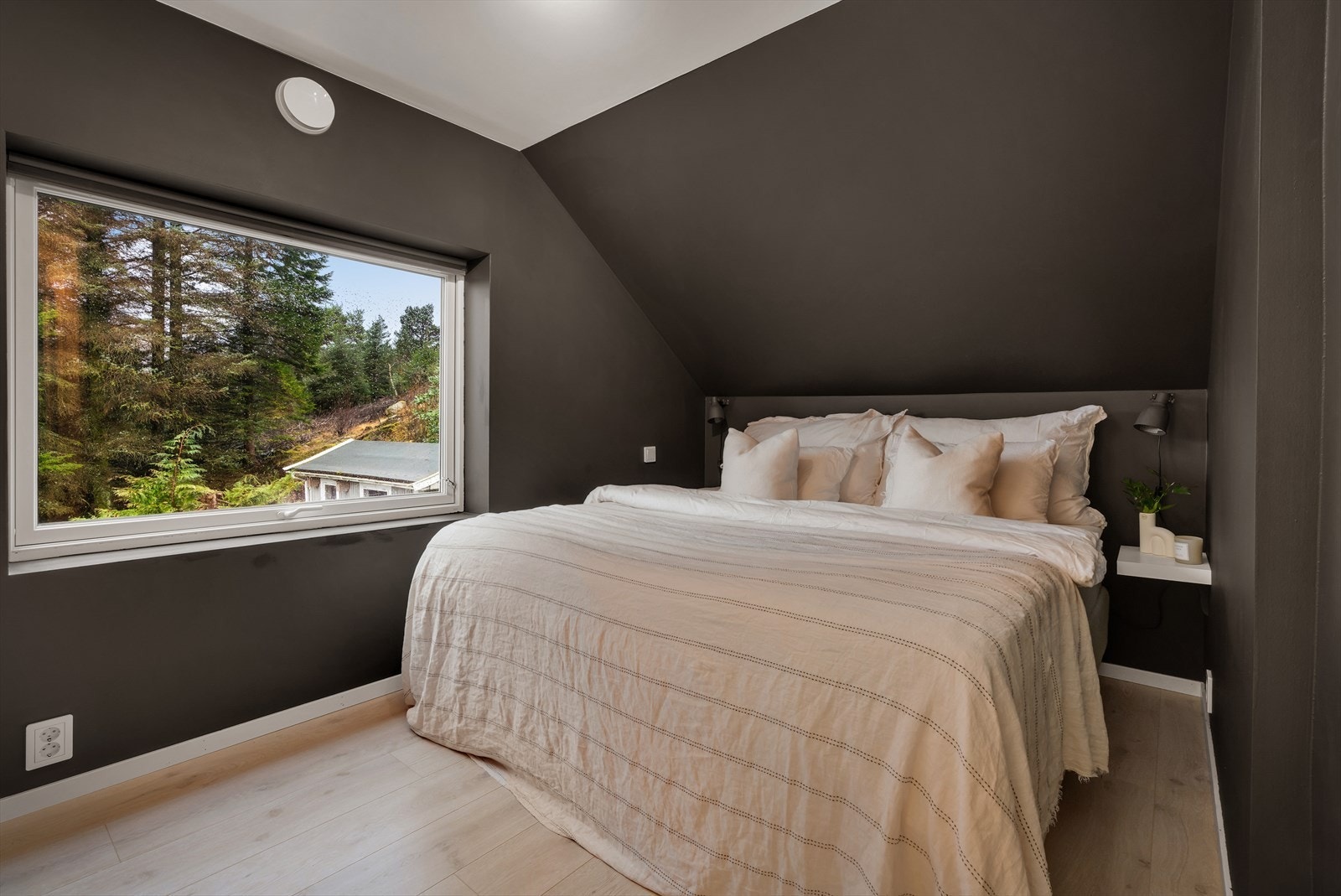 - Hovedsoverommet er av god størrelse og måler 8,4 m² - Galleribilde