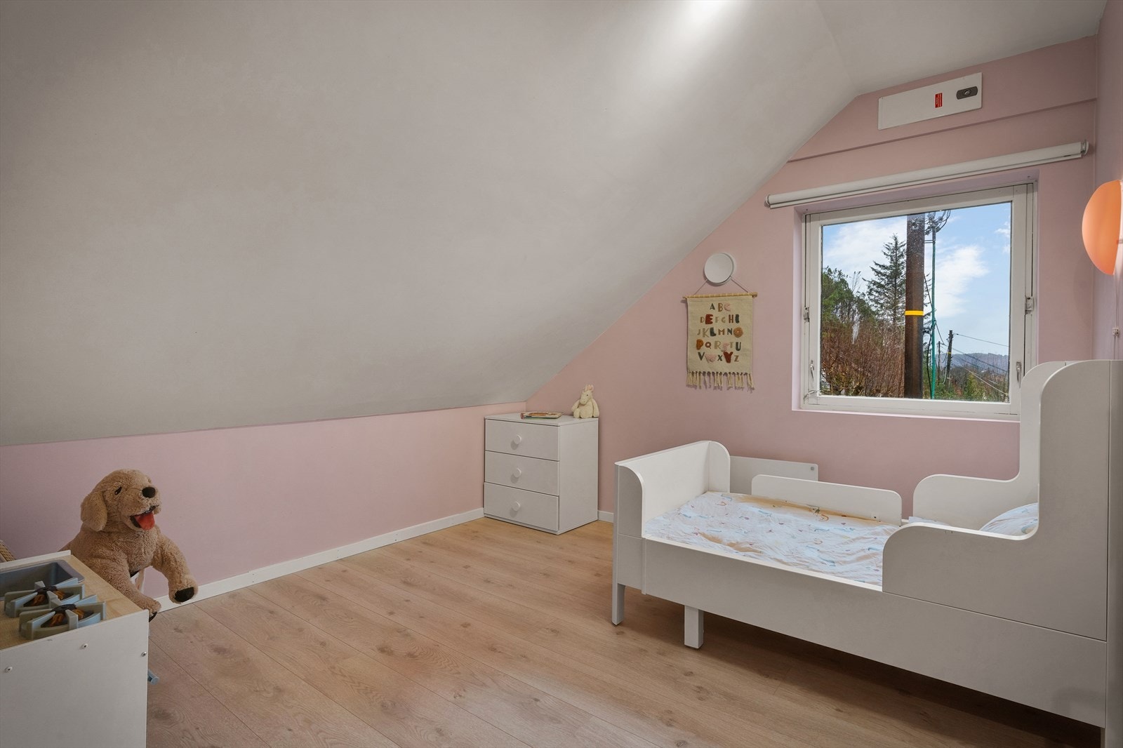 - Soverom 2 og 3 måler 5,2 m² og 5,5 m² - Galleribilde