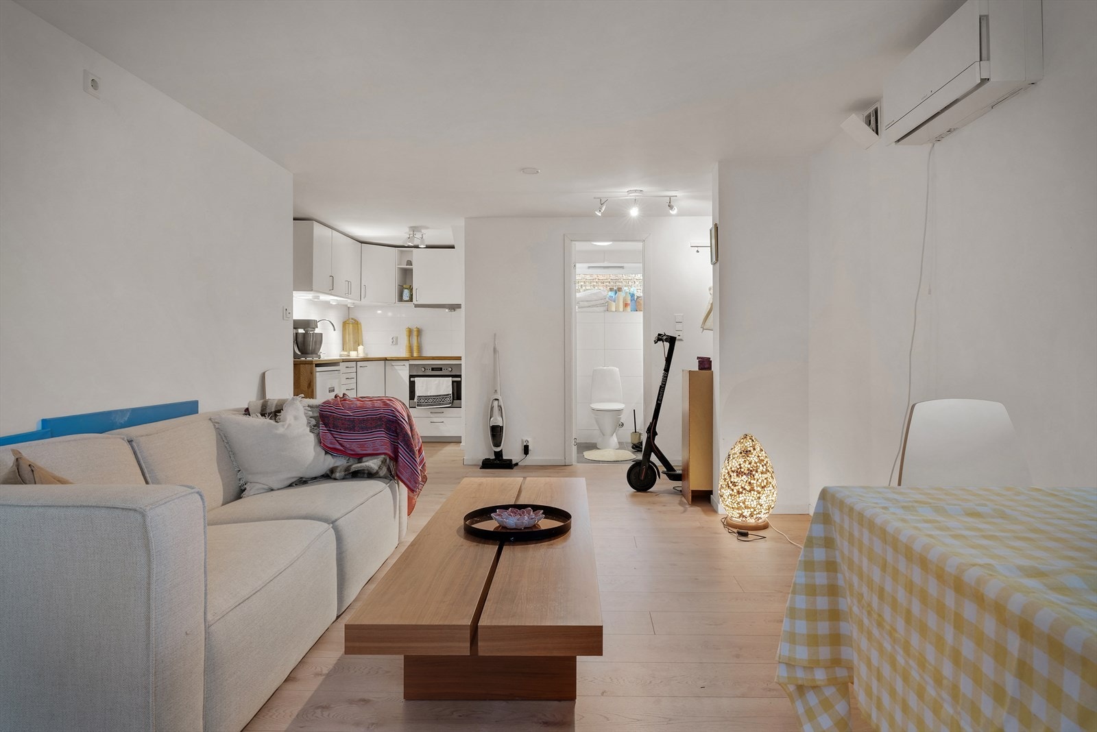 - Her har du åpent stue- og kjøkkenrom på hele 25,9m² - Galleribilde