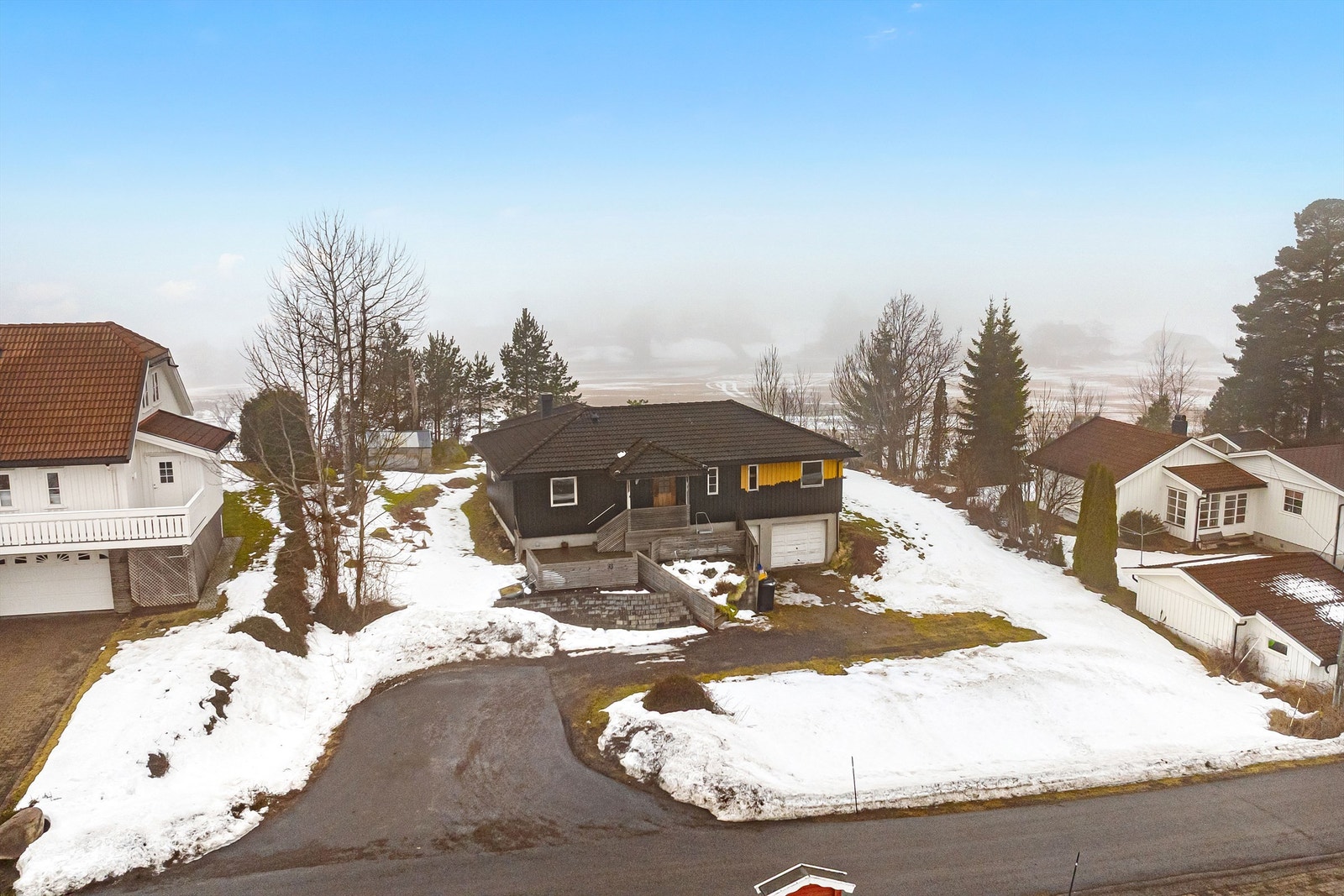 Høy og fri beliggenhet med fin vestvendt utsikt! Galleribilde