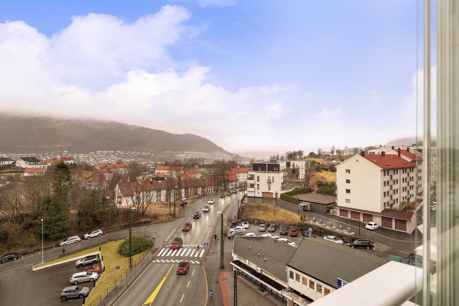 Herfra er det god utsikt utover nærområdet, Løvstakken og videre ut mot byfjorden. Galleribilde