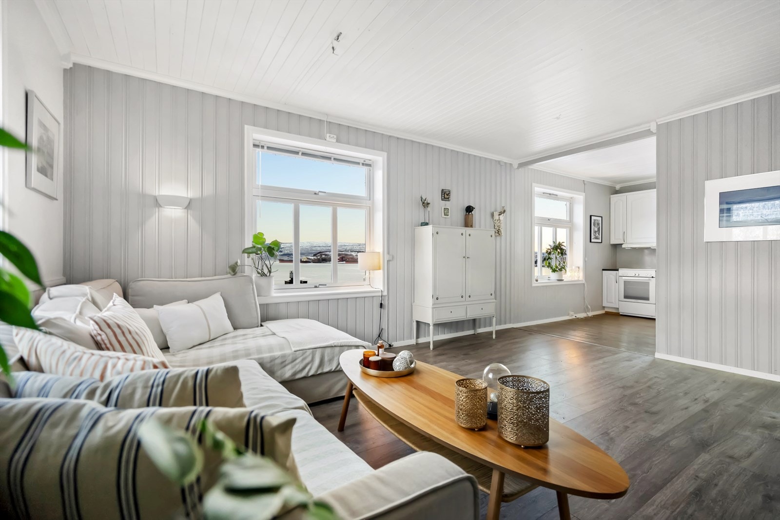 Åpen løsning mellom kjøkken og stue. Galleribilde