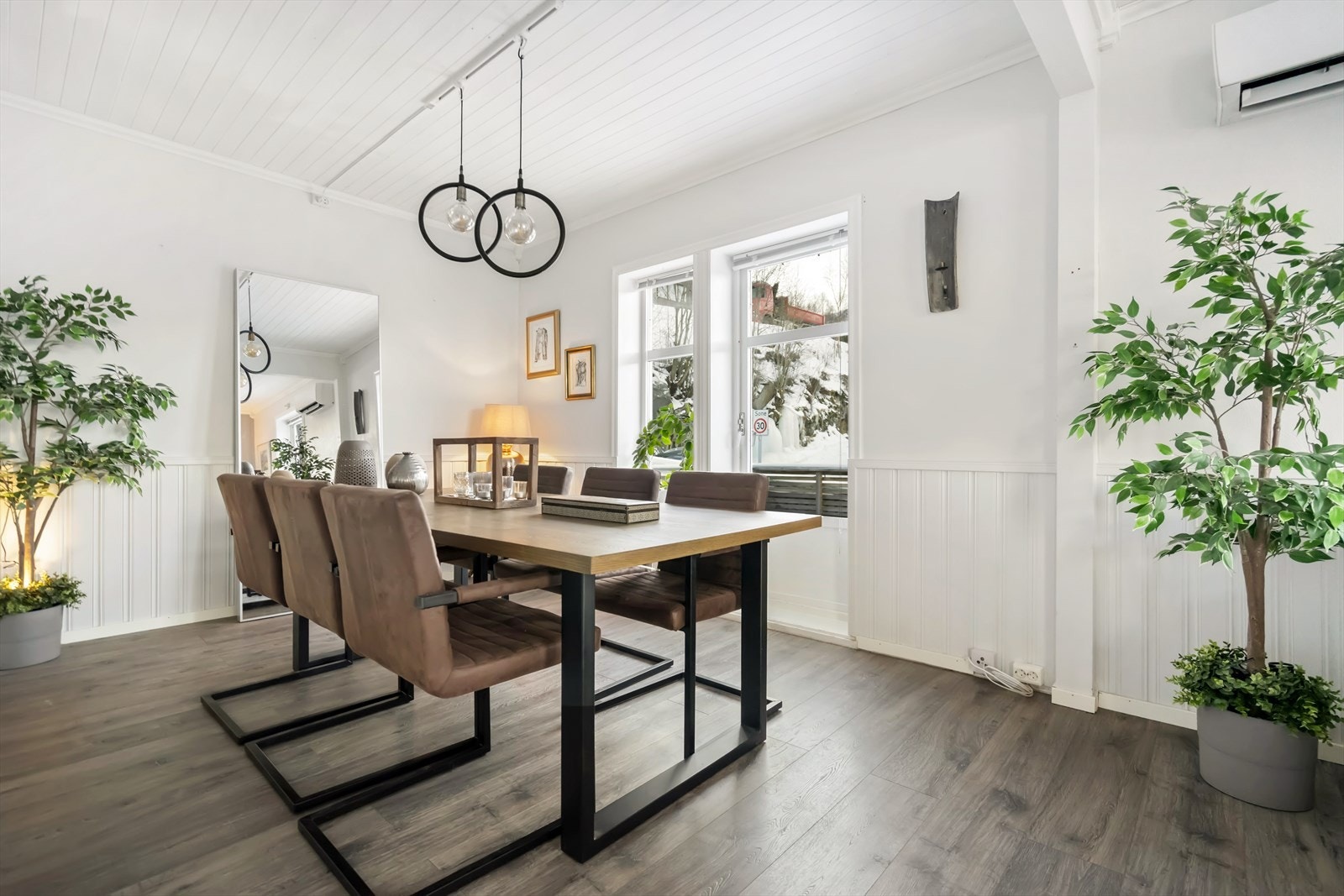 Fra spisestue er det direkte adkomst til balkong. Galleribilde