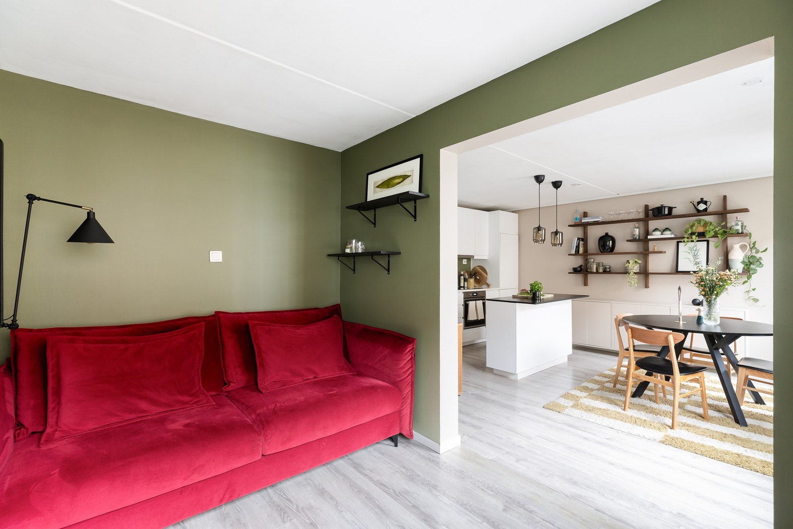 Leiligheten har en delvis åpen stue-løsning. Galleribilde