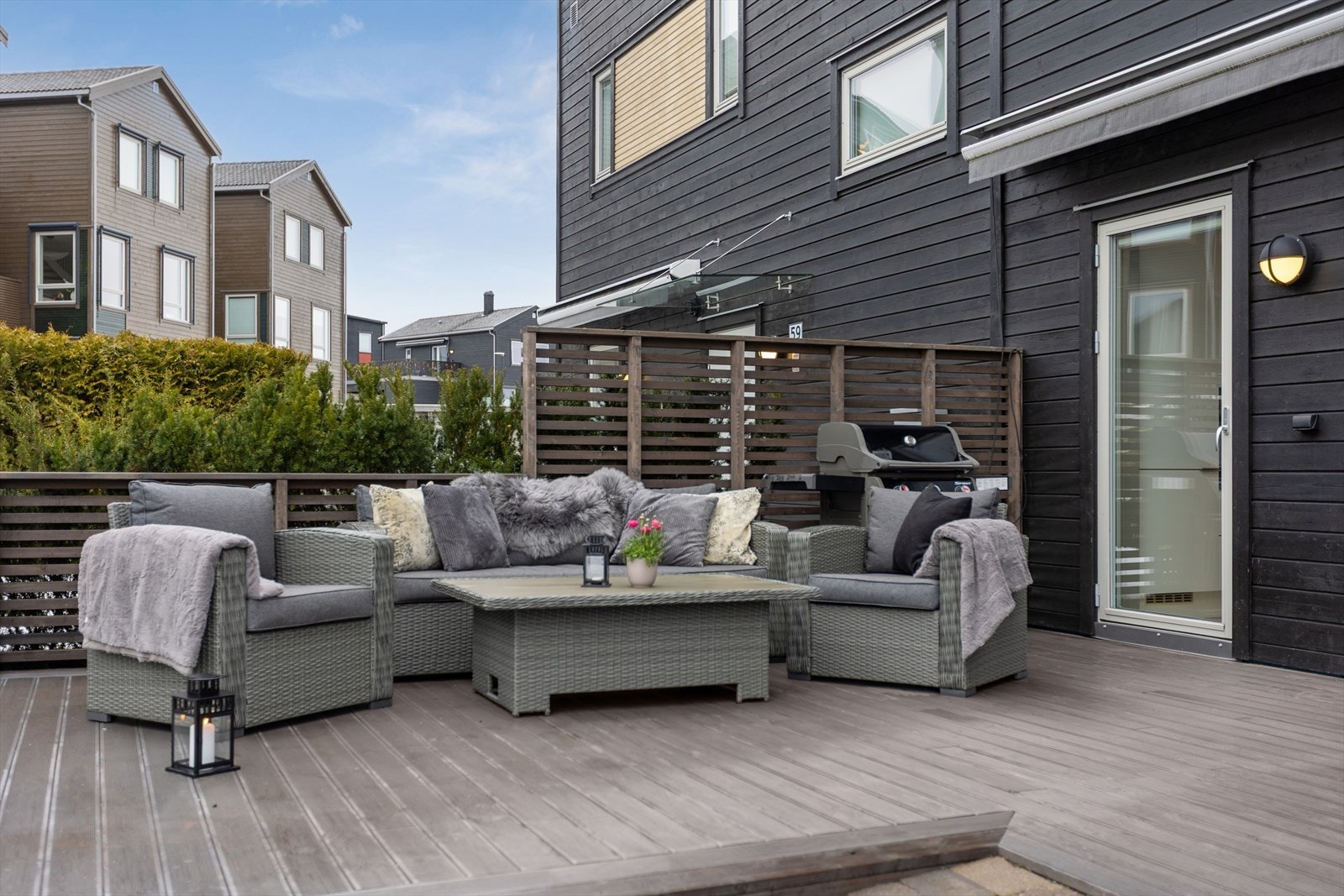 Flott uteplass hvor man kan nyte lange og late sommerdager. Galleribilde