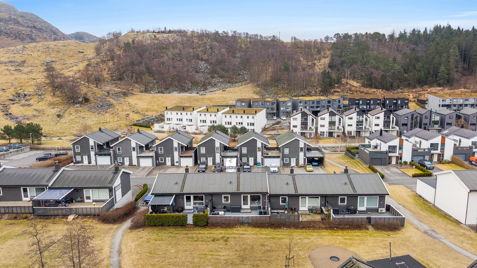 Boligfeltet ligger i et naturskjønt område med nærhet til turstier Galleribilde