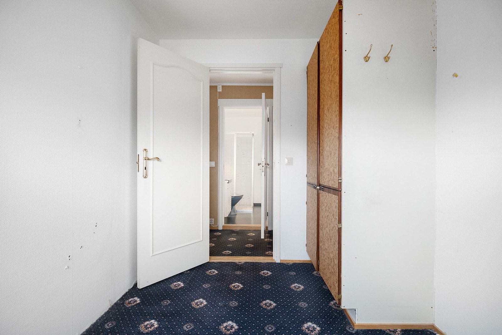 Følger med garderobeskap. Galleribilde