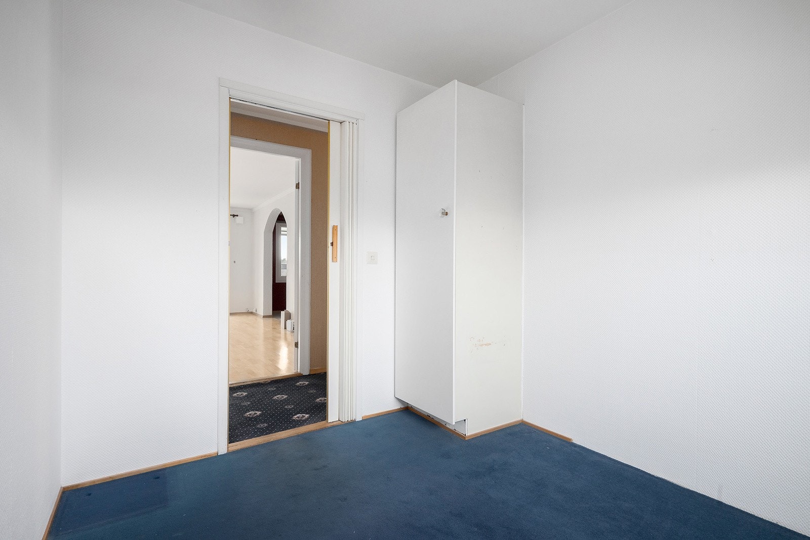 Følger med garderobaskap. Galleribilde