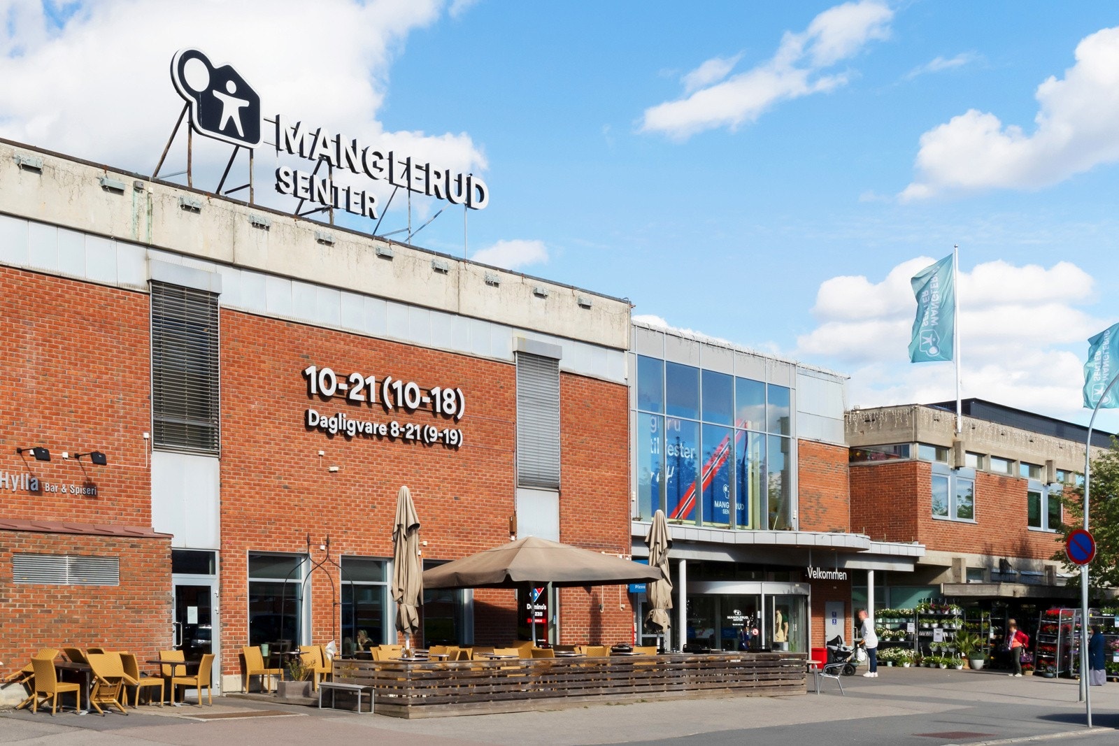 Ca.5 minutter gange til Manglerud senter. Galleribilde