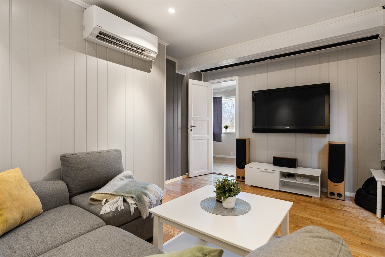 Rom ikke godkjent for varig opphold pga. manglende dagslys. Galleribilde