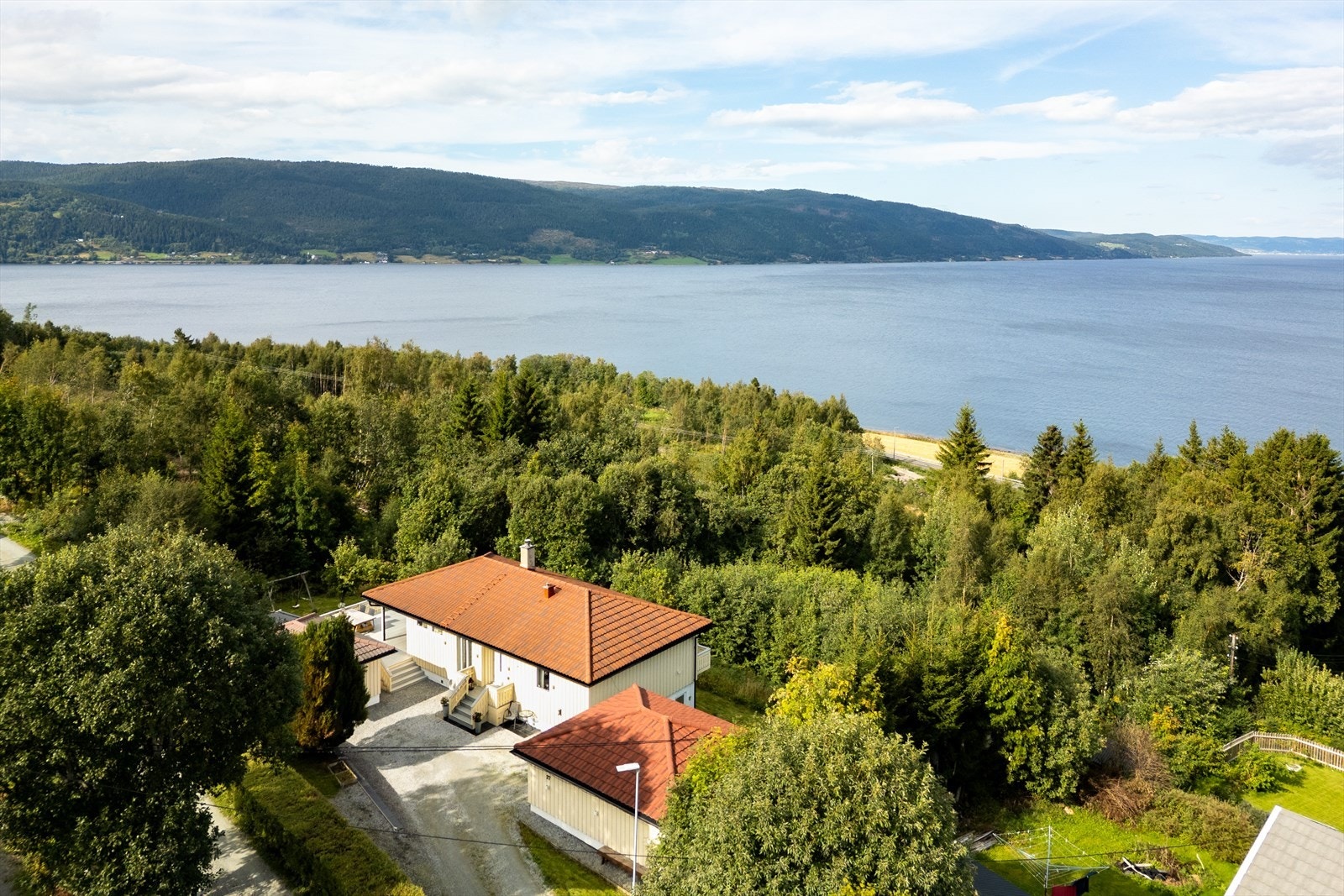 Proaktiv Eiendomsmegling v/ Andreas Eidsli Liland presenterer Sildværvegen 27 på vakre Viggja Galleribilde