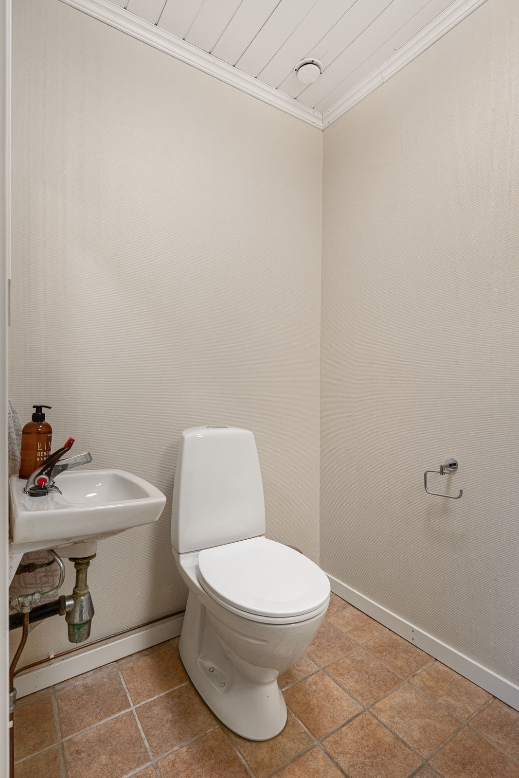 Eget toalettrom i sokkel. Galleribilde